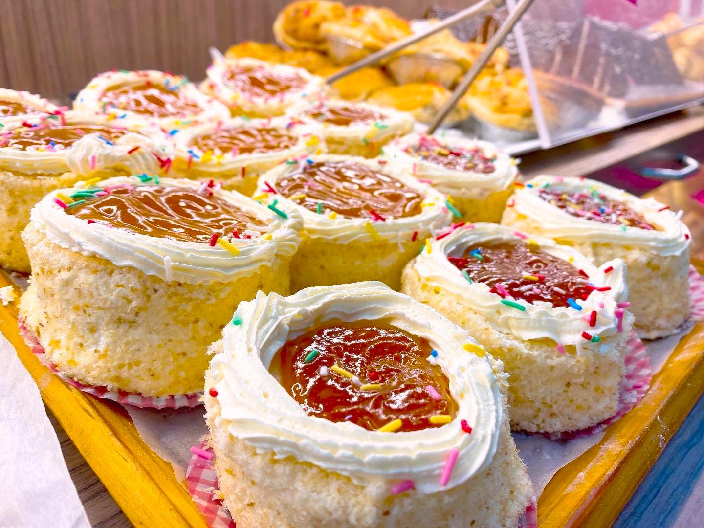 華爾登餅店, 果Jam Cake, 花餅, 花卷, 游泳池, 花籃蛋糕