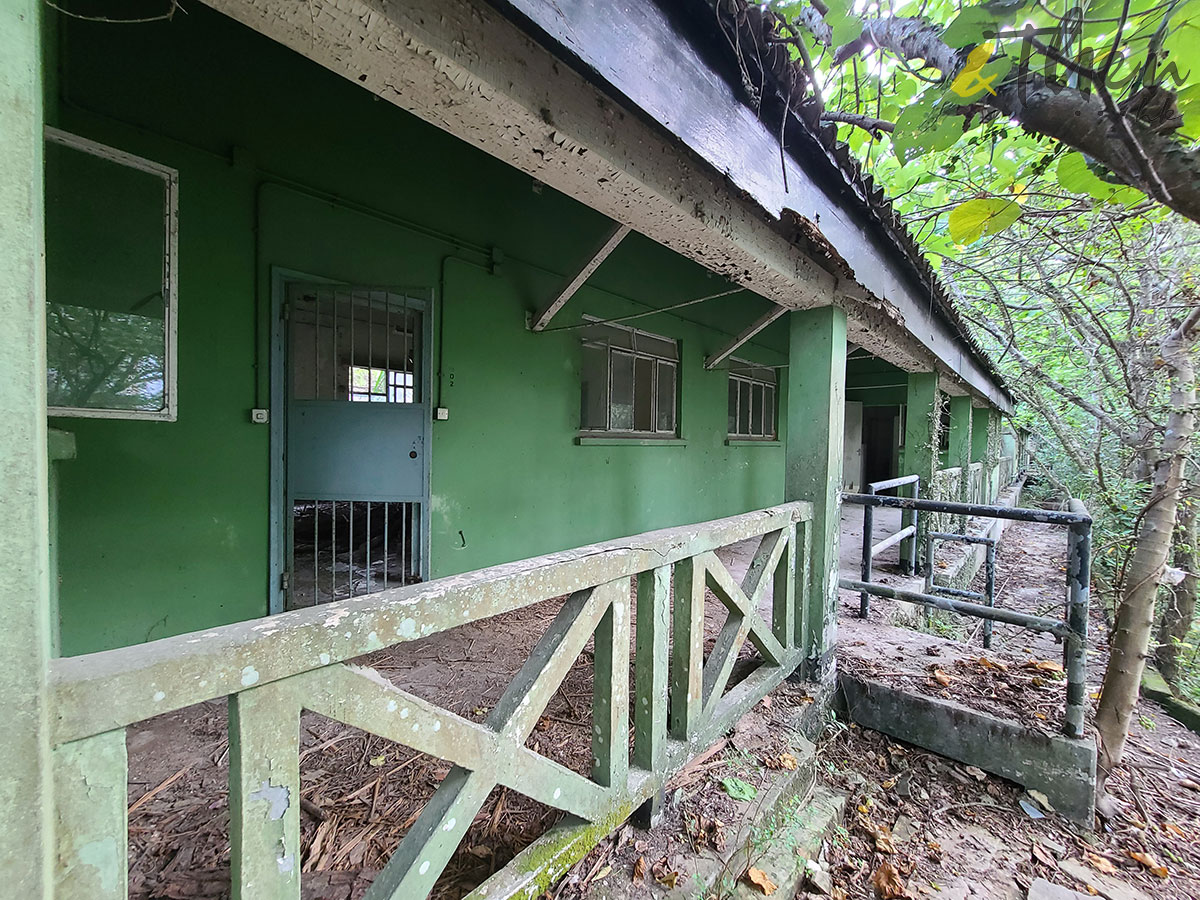 香港秘密搜查官 香港 香港小秘 秘景 粉嶺 皇后山 皇后山印度廟 香港歷史建築 啹喀兵 天窗 神壇 異國色彩 軍營