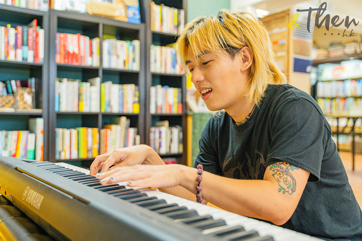 獨立音樂 香港音樂 音樂人 莊正 個人專輯 ZiNG! 專輯 光碟 彈琴