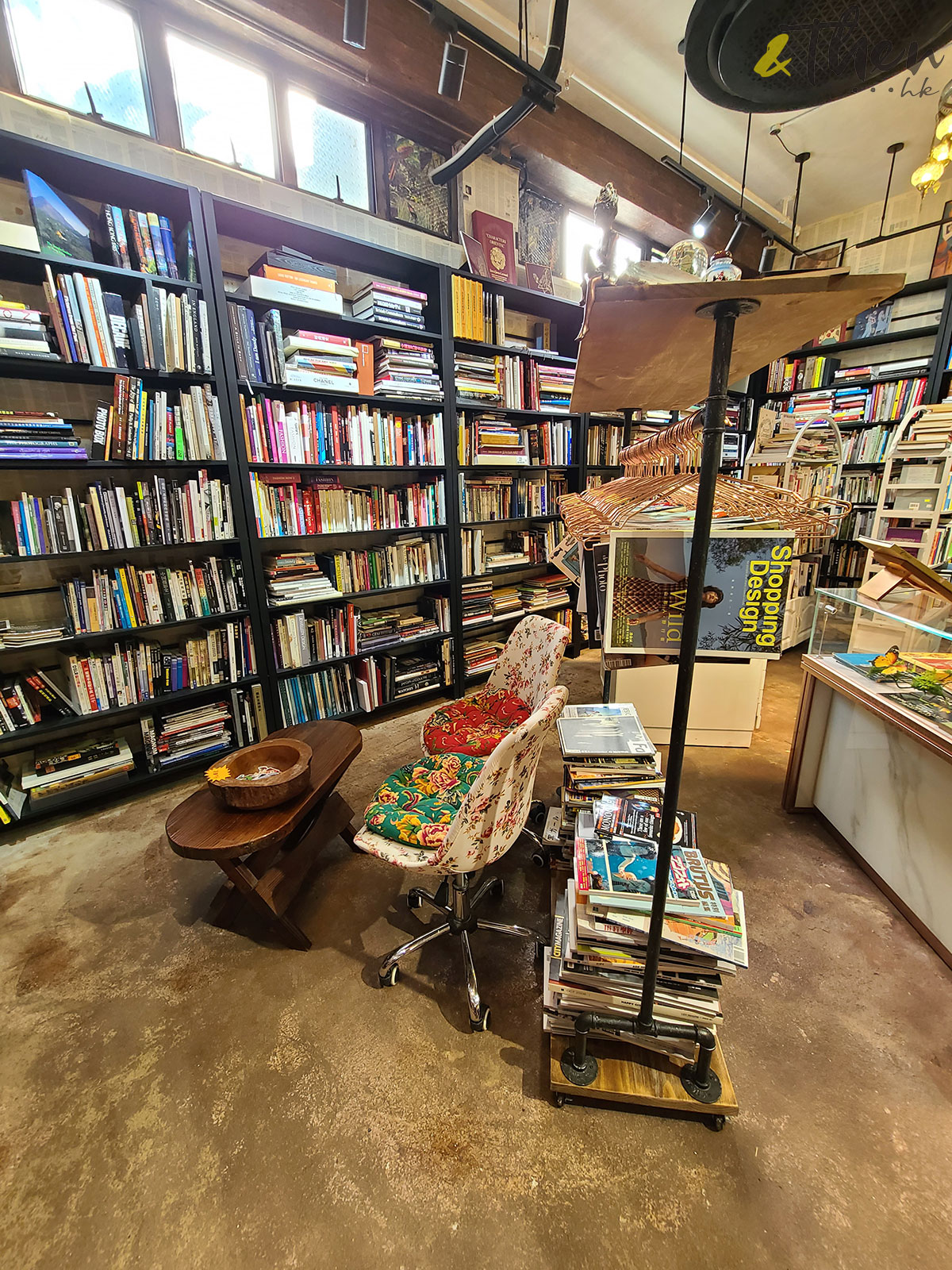 大埔 林村 村校 林錦公路 隱世美景 解憂舊書店 泰國寺 打卡 寶湖花園  商場 大埔藝術中心 歐陸家居 書店 閱讀 衣架 舊雜誌