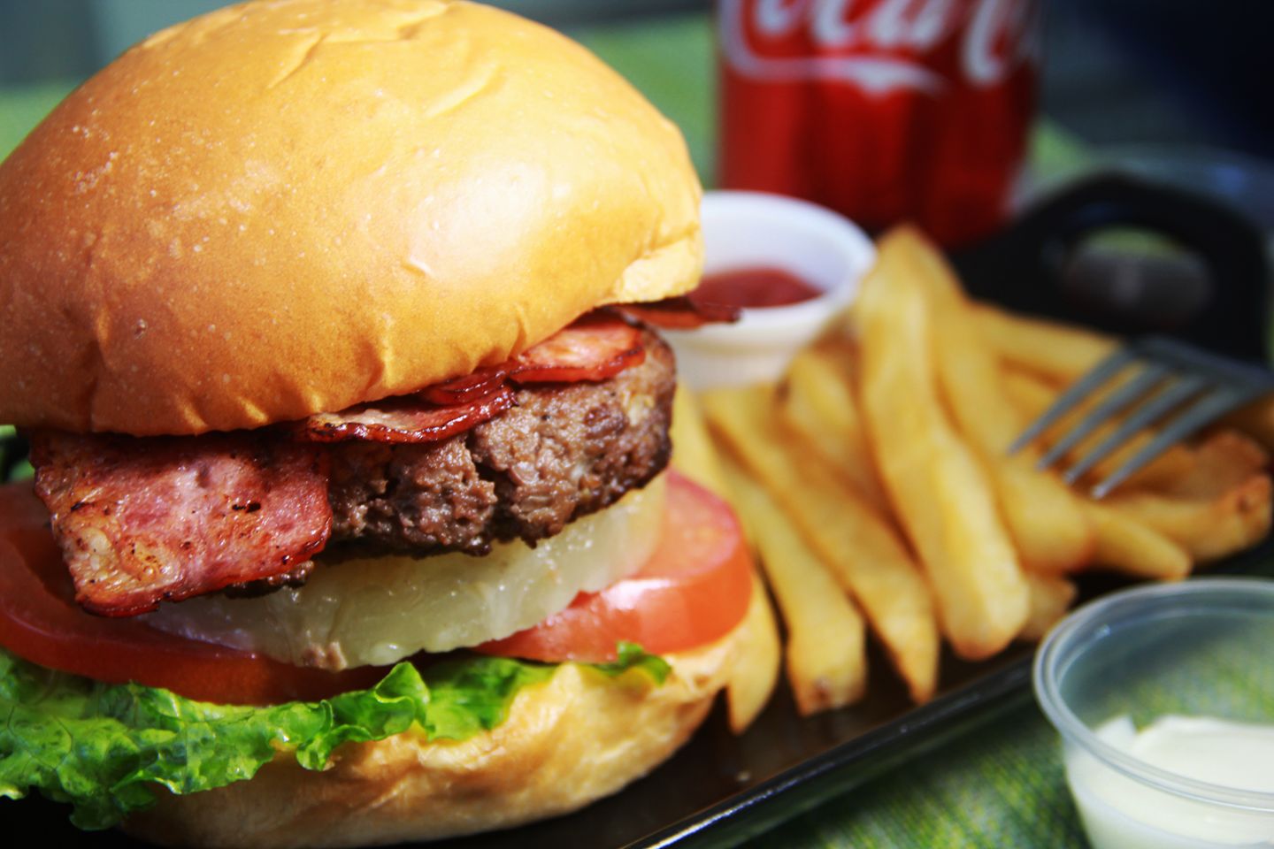 灣仔 街坊名物 平民漢堡店 Burger Home 漢堡 香港品牌 良心小店 煙肉菠蘿牛肉漢堡
